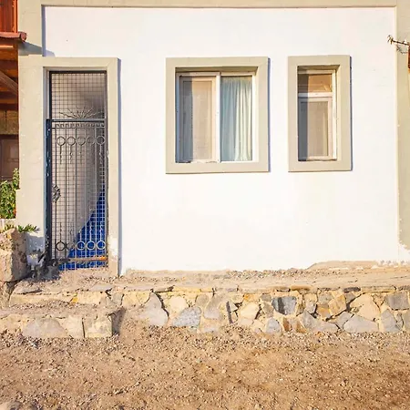 Dom wakacyjny Mesmerizing House Right Next To The Sea With A Refreshing View And Balcony In Gumusluk, Bodrum Gümüşlük