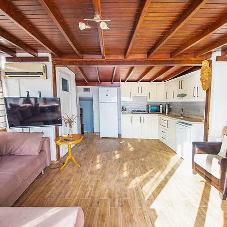 Dom wakacyjny Mesmerizing House Right Next To The Sea With A Refreshing View And Balcony In Gumusluk, Bodrum Gümüşlük