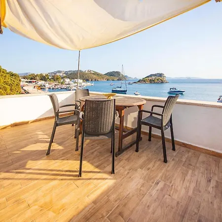 Mesmerizing House Right Next To The Sea With A Refreshing View And Balcony In Gumusluk, Bodrum Dom wakacyjny