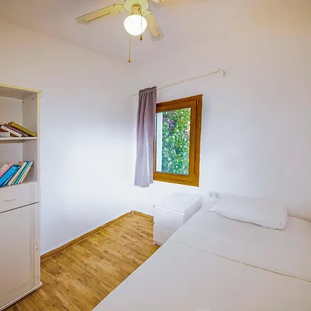 Dom wakacyjny Mesmerizing House Right Next To The Sea With A Refreshing View And Balcony In Gumusluk, Bodrum Gümüşlük