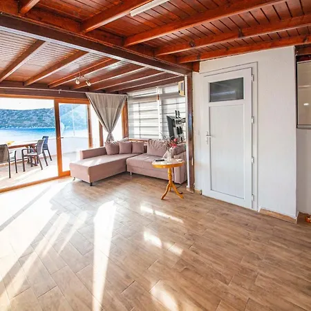 Mesmerizing House Right Next To The Sea With A Refreshing View And Balcony In Gumusluk, Bodrum Hébergement de vacances Gümüşlük